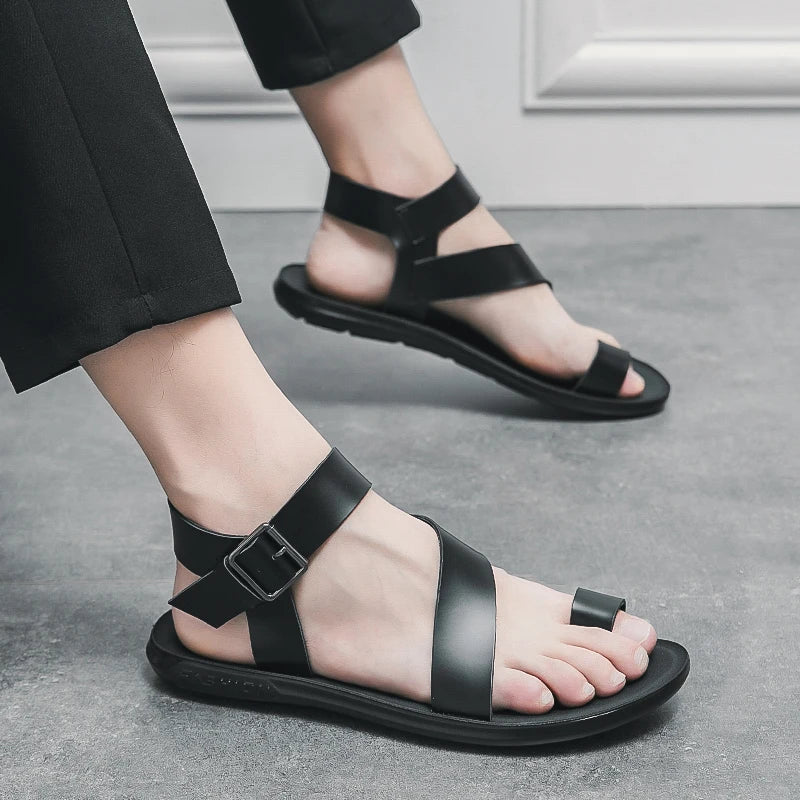 Summer New Men Gladiators Belt Buckle Leather Casual Shoes Breathable Beach Sandals Outdoor Slippers Black White Plus Size 38-45