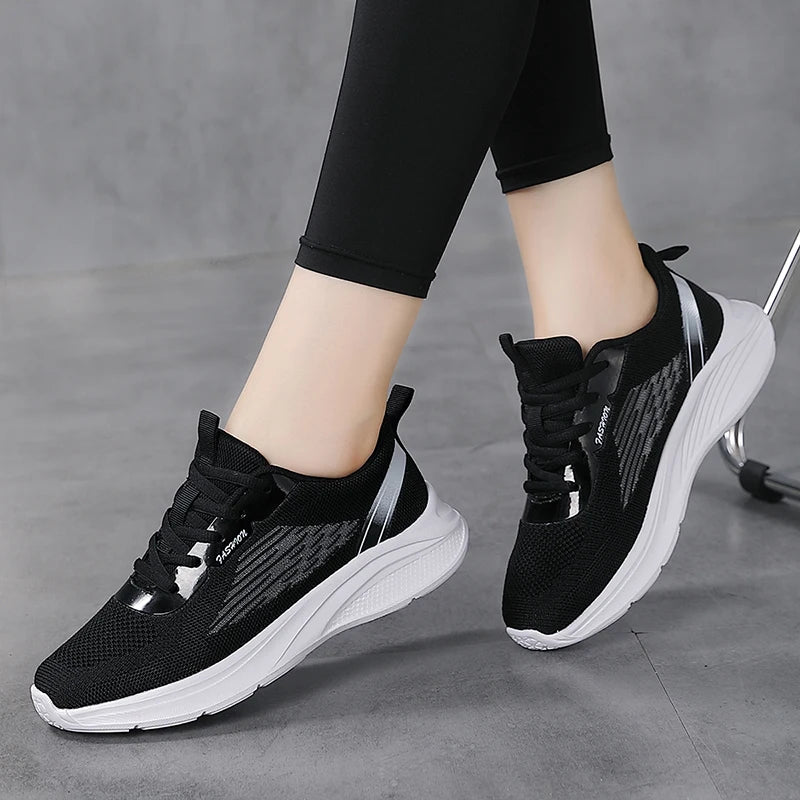 Summer Women Shoes Fashion Casual Soft Sole Lightweight Running Shoes Flyknit Mesh Breathable Sports Shoes Large