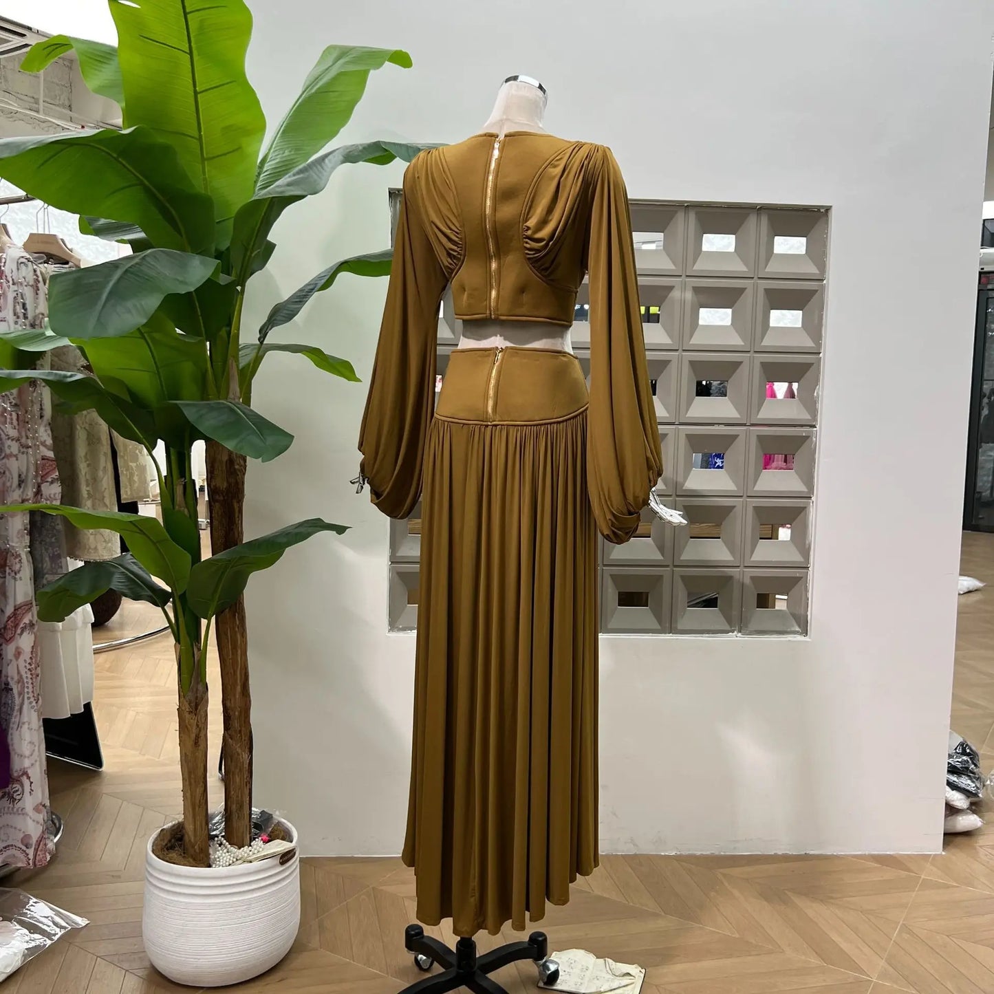 IEQJ Fashion Brown 2 Piece Set Women's Round Neck Pleated Long Sleeves Short Tops High Waist Skirt Suit Autumn New 3A277