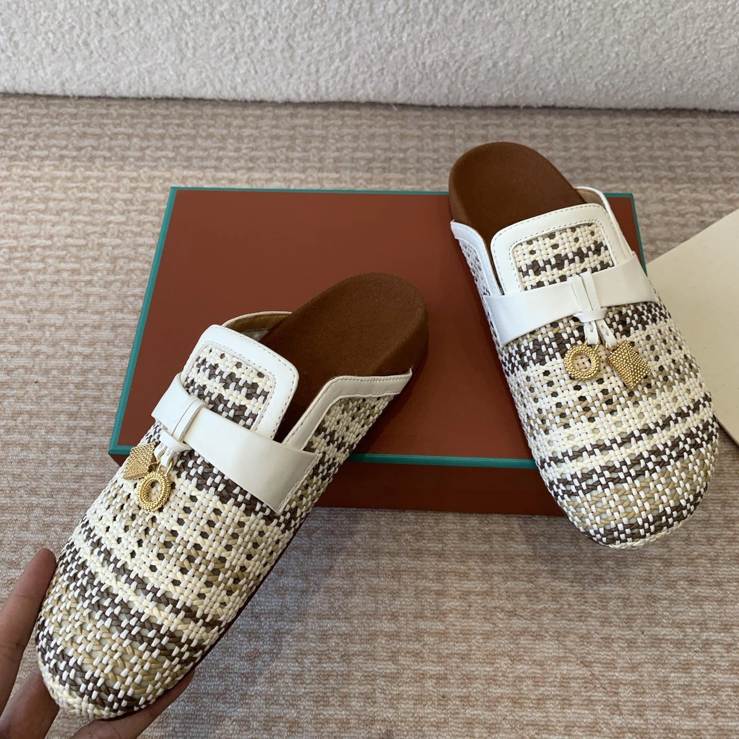 Spring Summer Women Slippers Fashion Weaving Genuine Leather Slippers Round Toe Mules Runway Outfit Slides Flats Shoes Woman 41