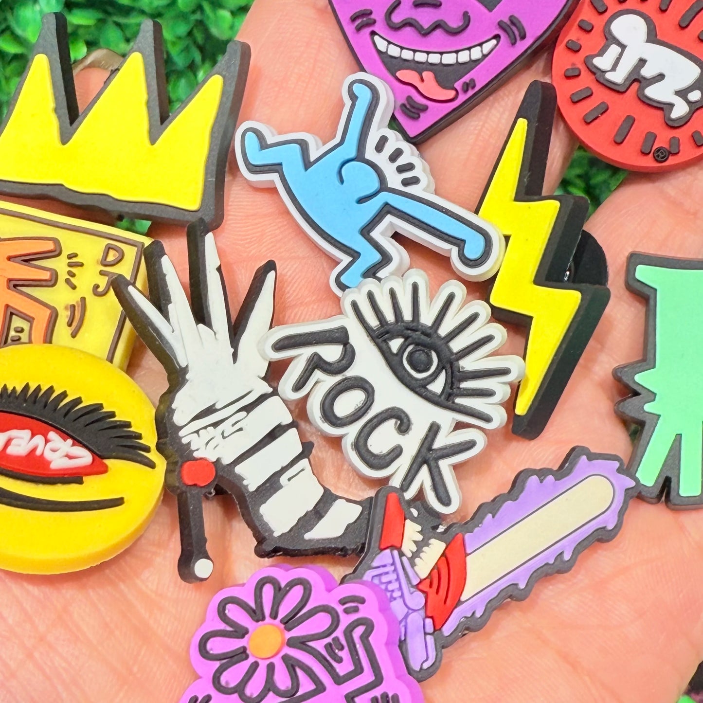 16Pcs Cartoon Graffiti Alien Crown High Heels Heart Lightning Rock Queen PVC Buckle Decorations Shoe Charms Fit Birthday Gift