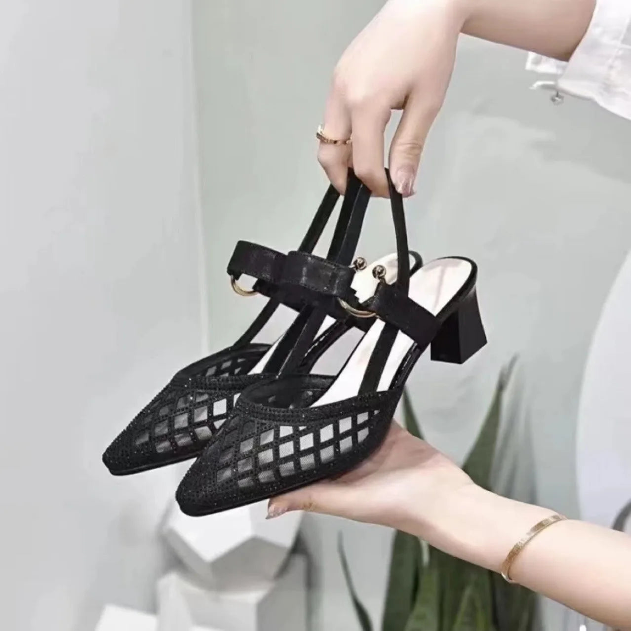 New Summer Openwork Mesh Breathable Thick Ladies Sandals With Rhinestone Temperament