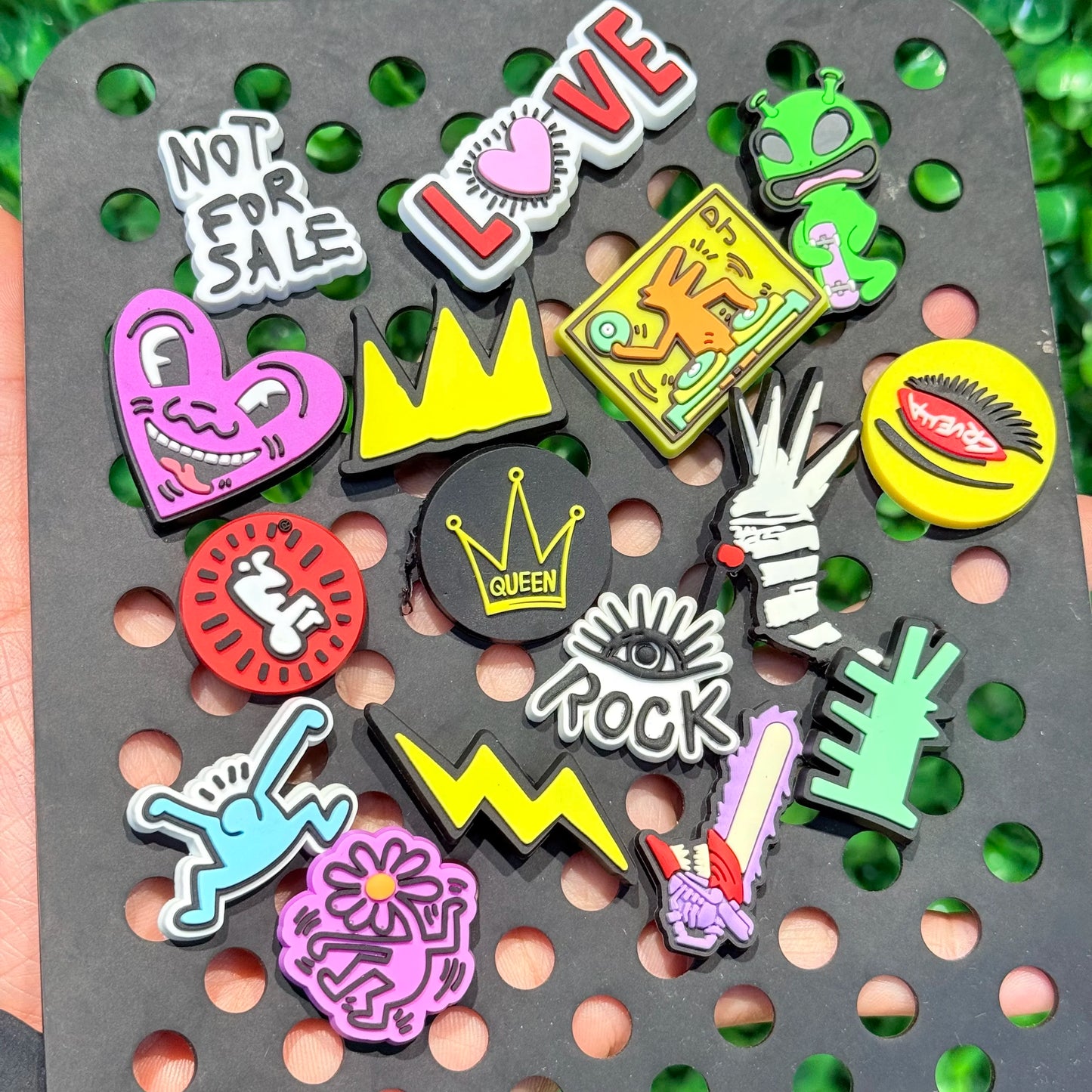 16Pcs Cartoon Graffiti Alien Crown High Heels Heart Lightning Rock Queen PVC Buckle Decorations Shoe Charms Fit Birthday Gift