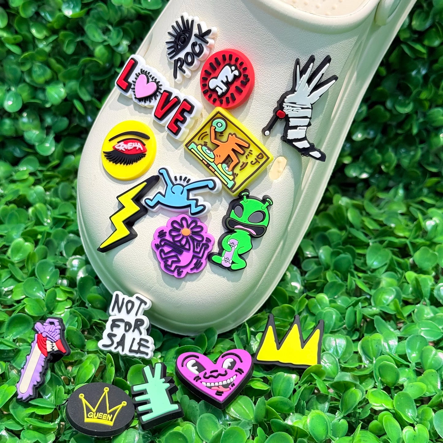 16Pcs Cartoon Graffiti Alien Crown High Heels Heart Lightning Rock Queen PVC Buckle Decorations Shoe Charms Fit Birthday Gift