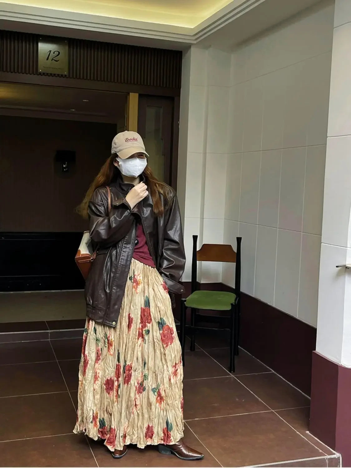 French retro rose dress women spring and autumn new fashion tie-dye oil painting high waist slim casual Joker pleated skirt.