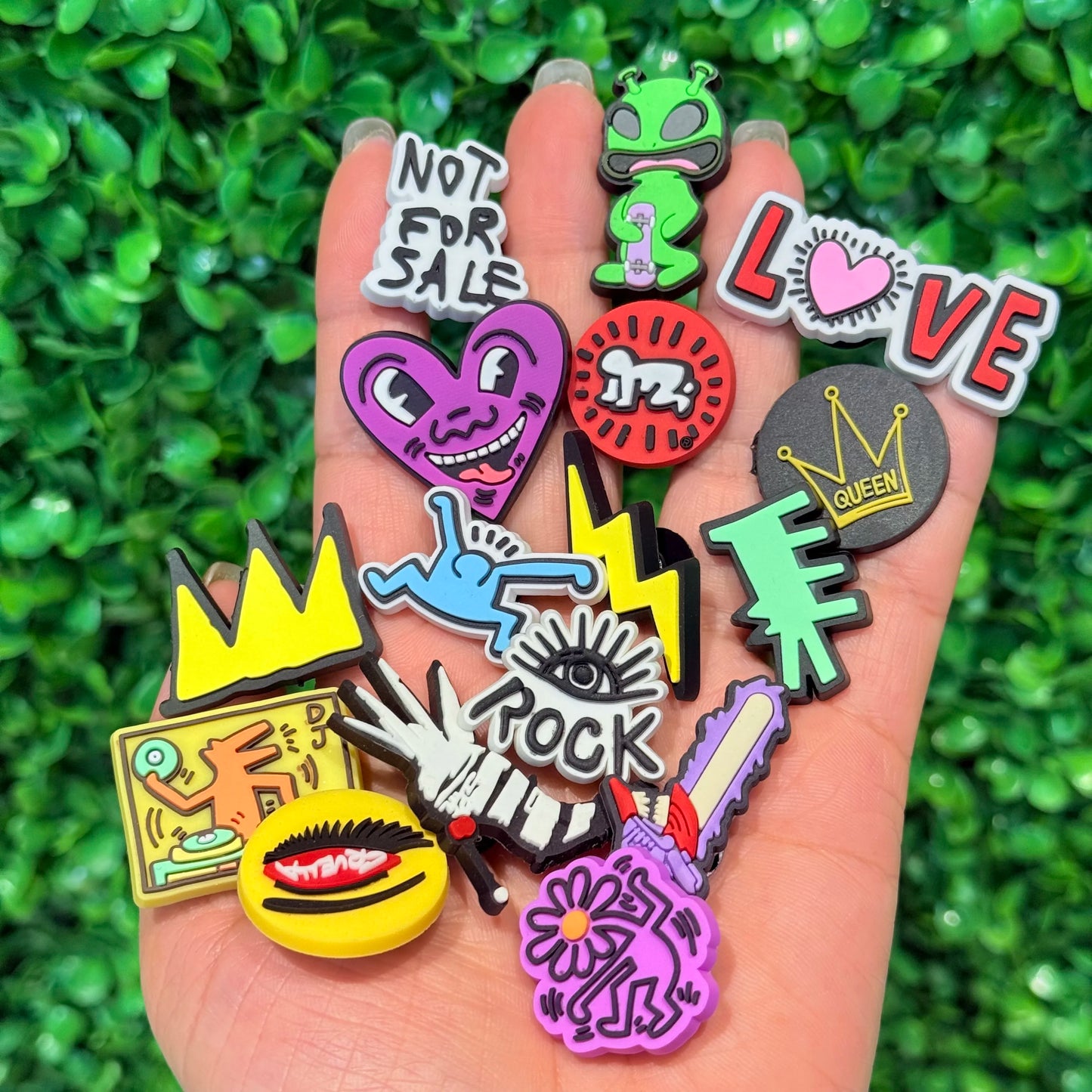 16Pcs Cartoon Graffiti Alien Crown High Heels Heart Lightning Rock Queen PVC Buckle Decorations Shoe Charms Fit Birthday Gift
