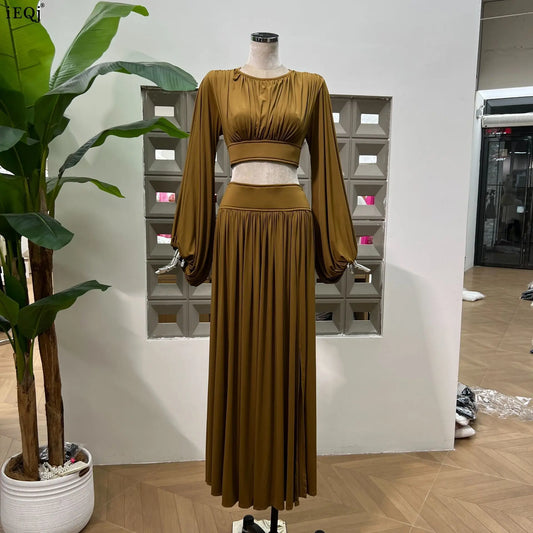 IEQJ Fashion Brown 2 Piece Set Women's Round Neck Pleated Long Sleeves Short Tops High Waist Skirt Suit Autumn New 3A277