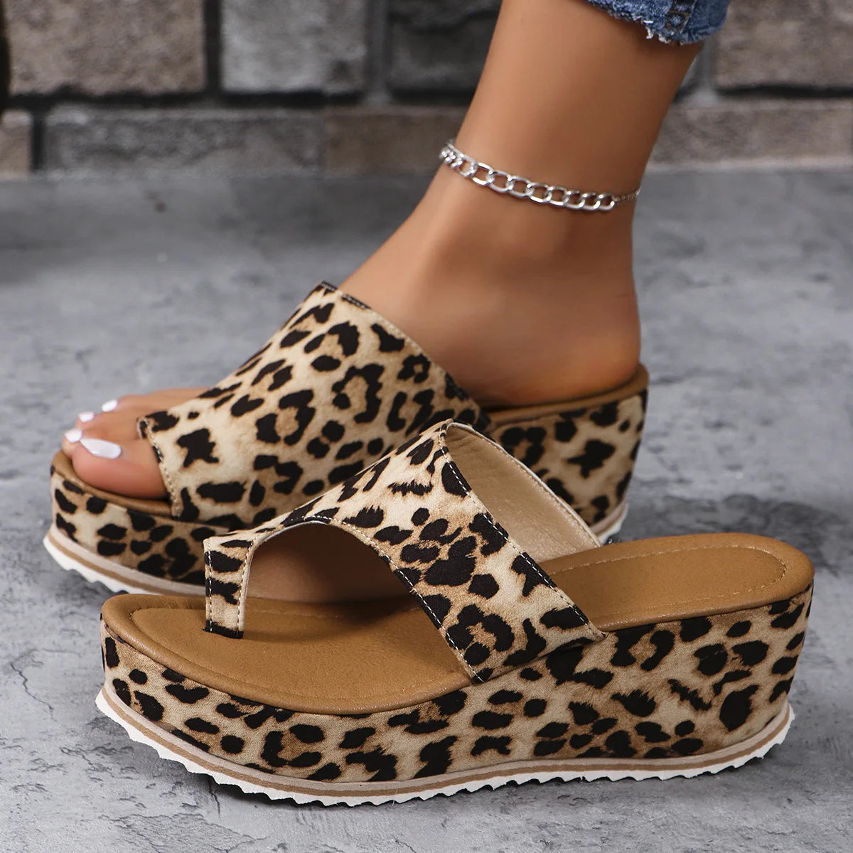 2025 Outdoor Spring and Summer New Leopard Pattern Women's Slope Heeled Cool Slippers, Large 43